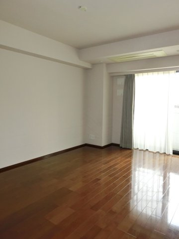 ピアースコード代々木参宮橋　303号室の居間・リビング