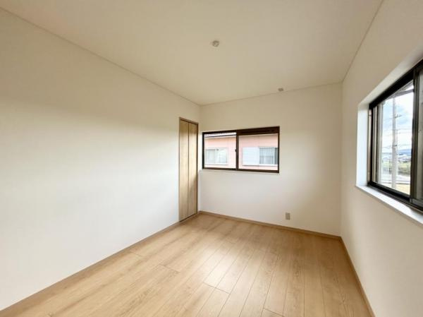 善通寺市木徳町中古戸建の洋室