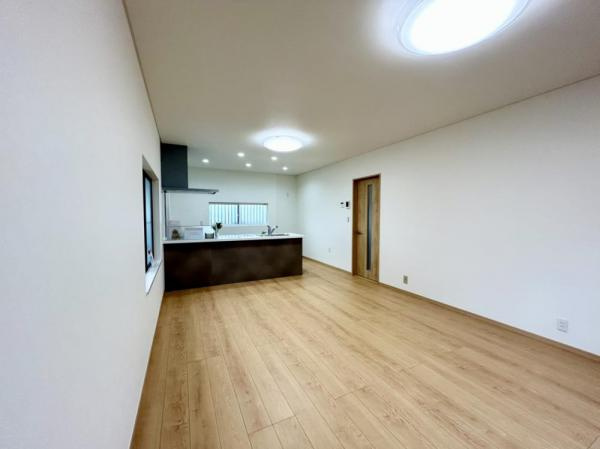 善通寺市木徳町中古戸建の居間・リビング