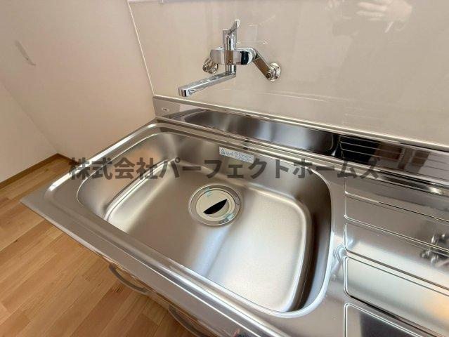 FRONTIER FIELD River Sideのキッチン|コンパクトなキッチンで掃除もラクラク