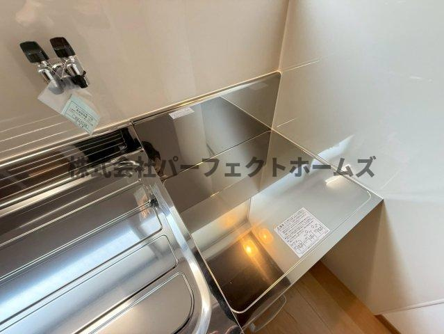 FRONTIER FIELD River Sideのキッチン|コンパクトなキッチンで掃除もラクラク