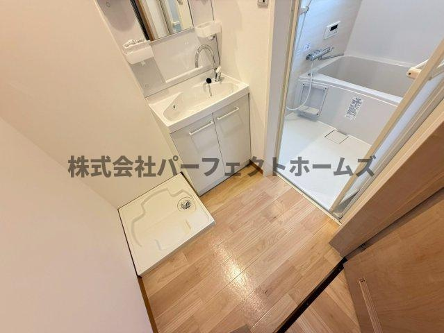 FRONTIER FIELD River Sideの洗面所|明るい洗面所です