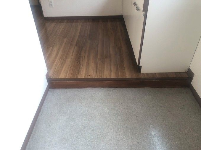 蓮芽ビルの玄関