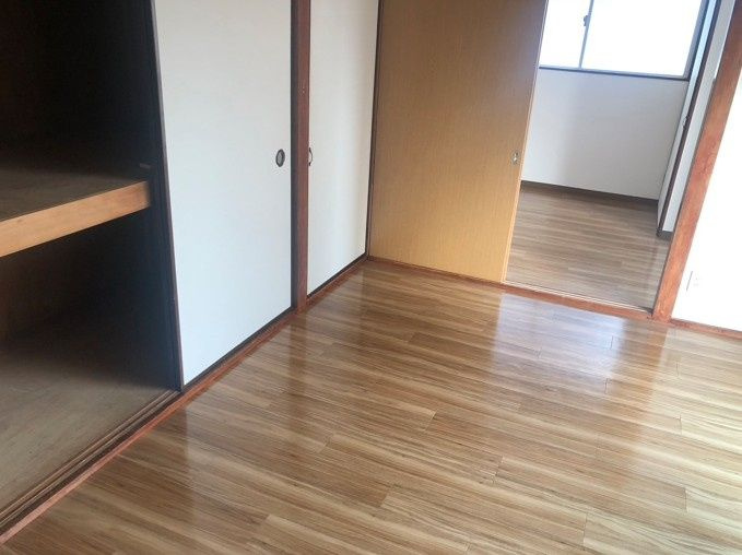 蓮芽ビルの居間・リビング