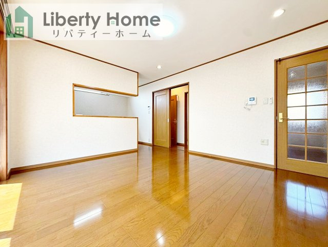 土浦市右籾　中古戸建の居間・リビング