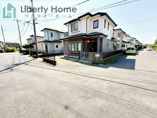 土浦市右籾　中古戸建の前面道路含む現地写真