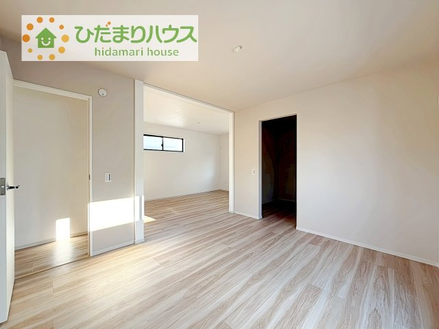 【寝室】 | 守谷市松ケ丘5期　新築戸建　2号棟 | 大きなベッドを置いても余裕の広さの主寝室♪