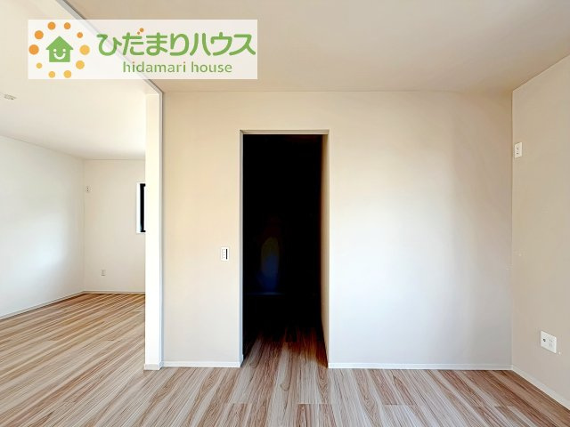 【収納】 | 守谷市松ケ丘5期　新築戸建　2号棟 | 小物類から掃除機やシーズンオフの暖房器具といった大きいものまで1か所に収納できる、機能的な大容量ウォークインクローゼット付き(^^♪