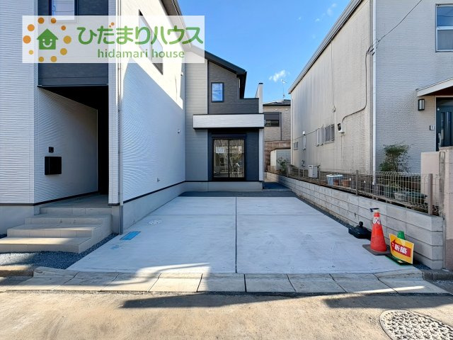 【駐車場】 | 守谷市松ケ丘5期　新築戸建　2号棟 | 急な来客時にも安心な、並列駐車2台まで可能です(^^♪