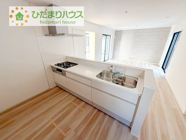 【キッチン】 | 守谷市松ケ丘5期　新築戸建　2号棟 | リビングを見渡せるキッチンはお子様を見ながらでも料理が出来て安心ですね☆