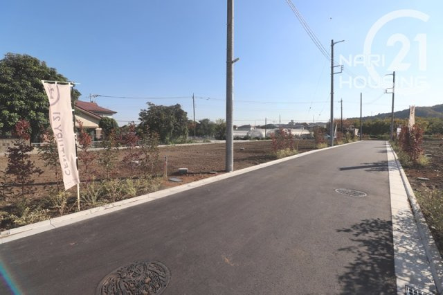 【前面道路含む現地写真】 | リーブルガーデン　あきる野市伊奈　新築　全15棟　8号棟 | 前面道路含む現地写真です
