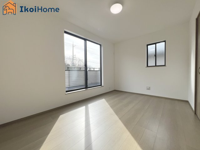 神戸市西区樫野台6丁目　B号棟　新築戸建の内装|【ホームページに現地動画掲載中】●年中無休：当日予約可●こちらの洋室からバルコニーに出ていただけます