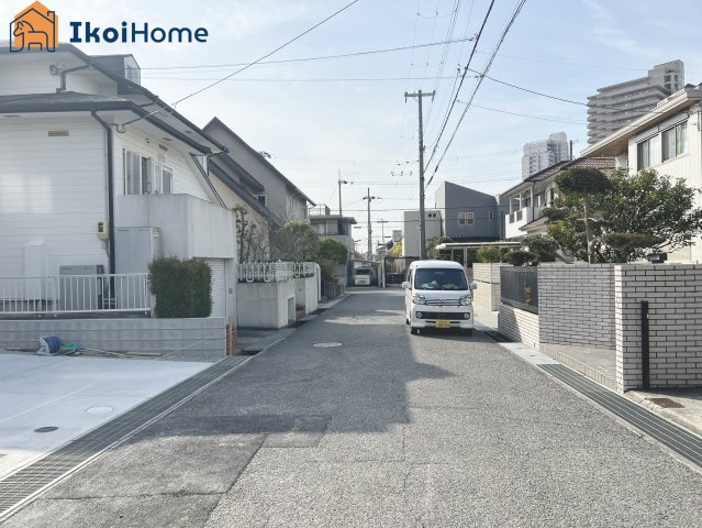 神戸市西区樫野台6丁目　B号棟　新築戸建の前面道路含む現地写真|【ホームページに現地動画掲載中】●年中無休：当日予約可●前面道路幅員6ｍ！入出庫の際も楽々安心！
