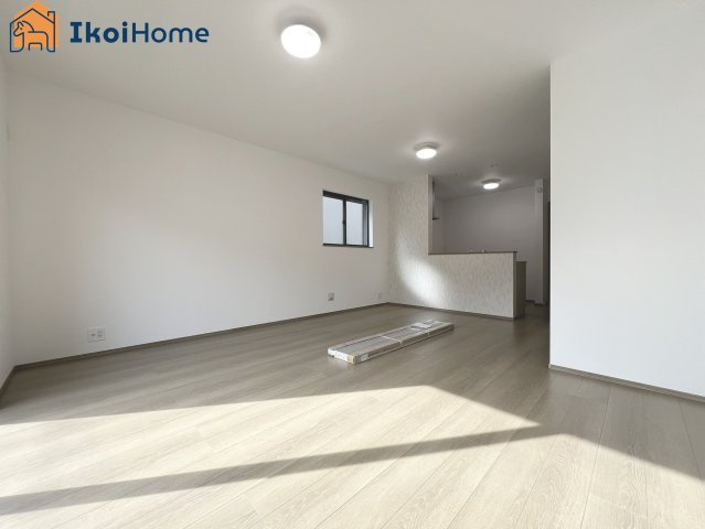 神戸市西区樫野台6丁目　B号棟　新築戸建の居間・リビング|【ホームページに現地動画掲載中】●年中無休：当日予約可●LDK15.12帖になります。2面採光で明るいです。