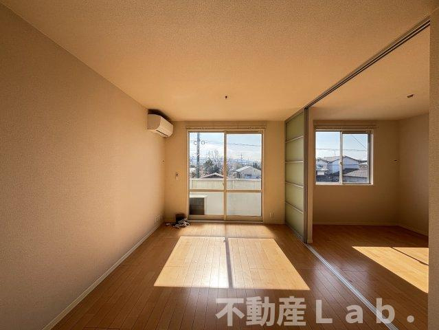 サンビレッジ高良の居間・リビング