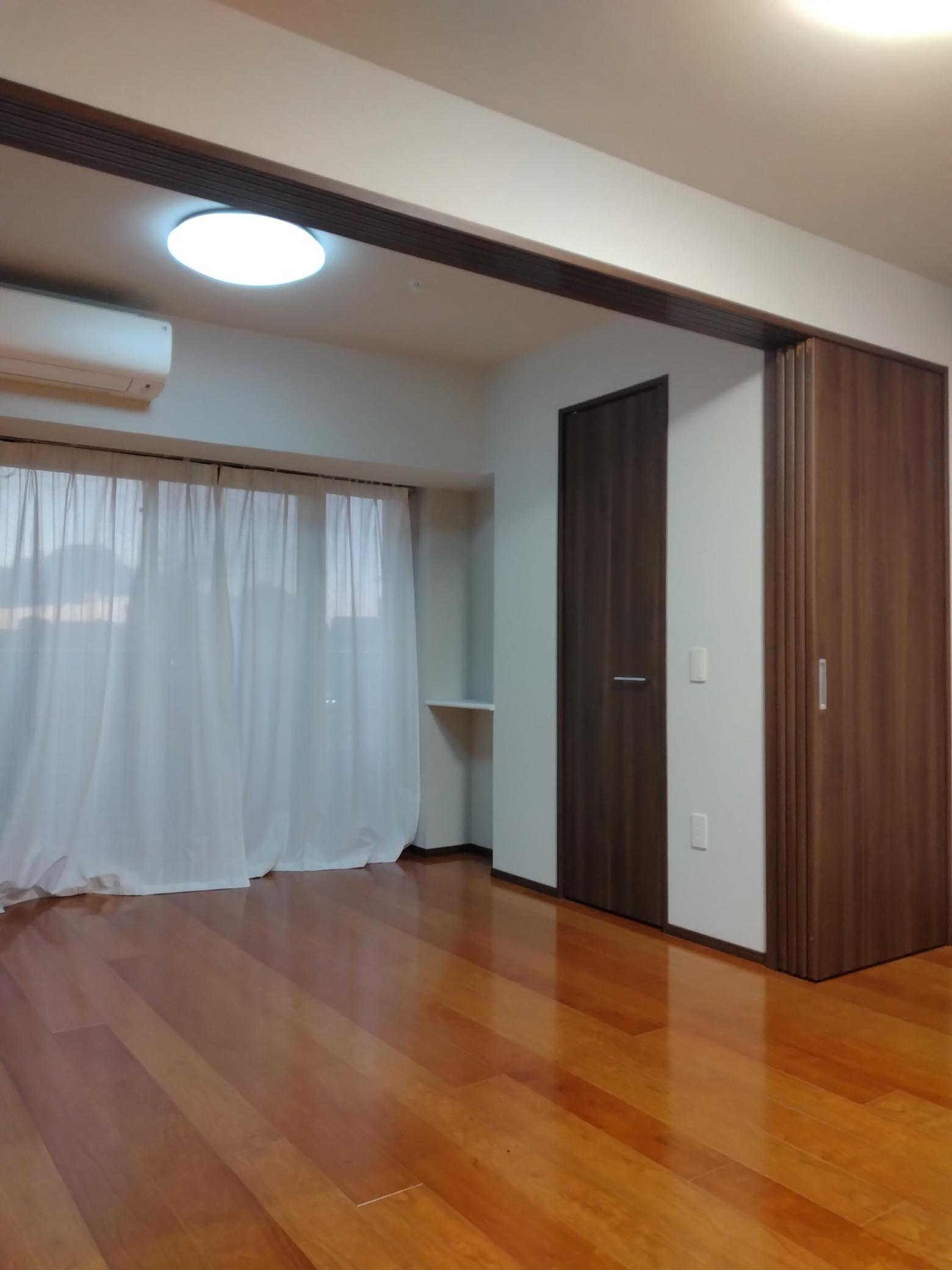 J・ワザック両国の内装