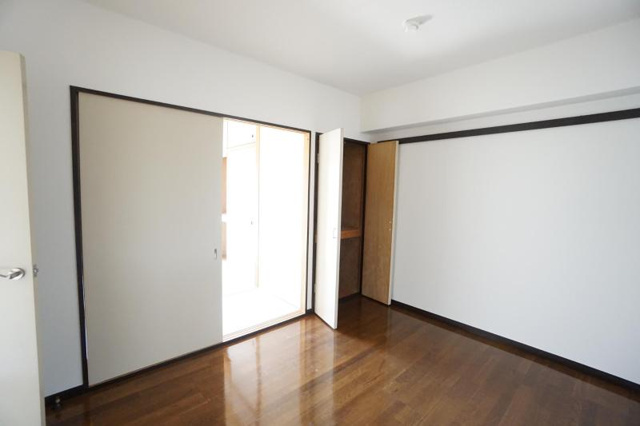 アンビエンテ桜ヶ丘の洋室