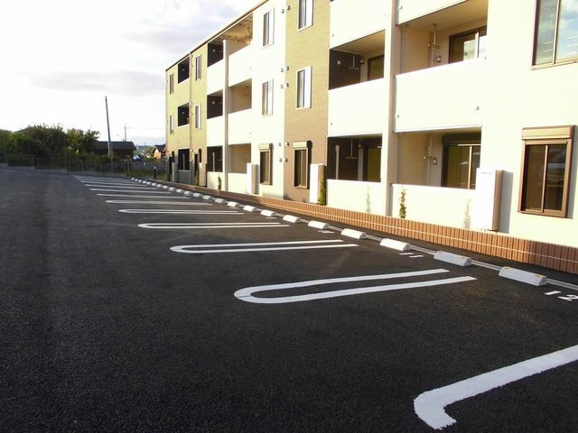 グラン　ルーチェの駐車場