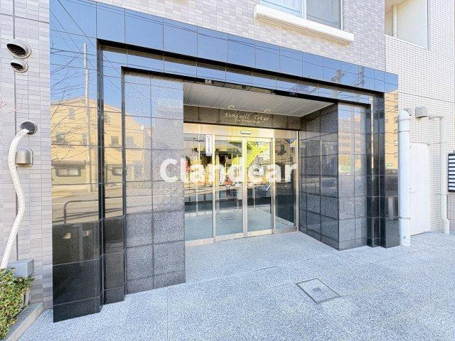 サンデュエル東京ザ・プレミオステージのエントランス|ドキドキの新生活も、安心してスタート。ぴったりの住まいを見つけませんか？クランディアが一緒に住まい選びをサポートします‼　まずは、お気軽にお問合せください　＃クランディア