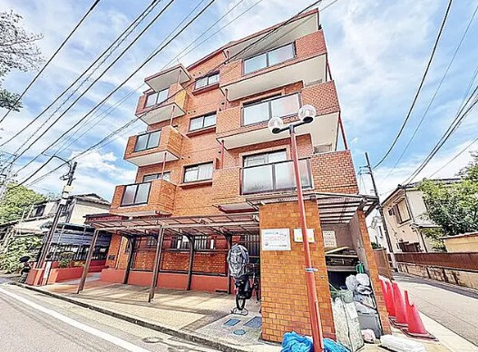 【外観】 | キャニオンマンション小豆沢公園 | 陽光浴びる外観がシンプルな外観をより際立たせ、人々の記憶に存在感を植え付けます。