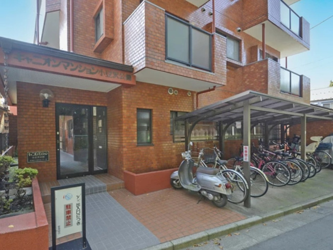 【エントランス】 | キャニオンマンション小豆沢公園 | 清潔感と歓迎感があるエントランスホールとなります。