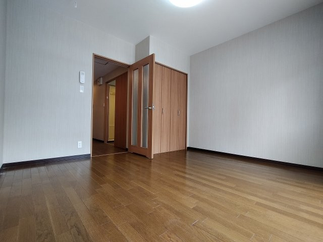 南向き7.6帖の洋室です♪