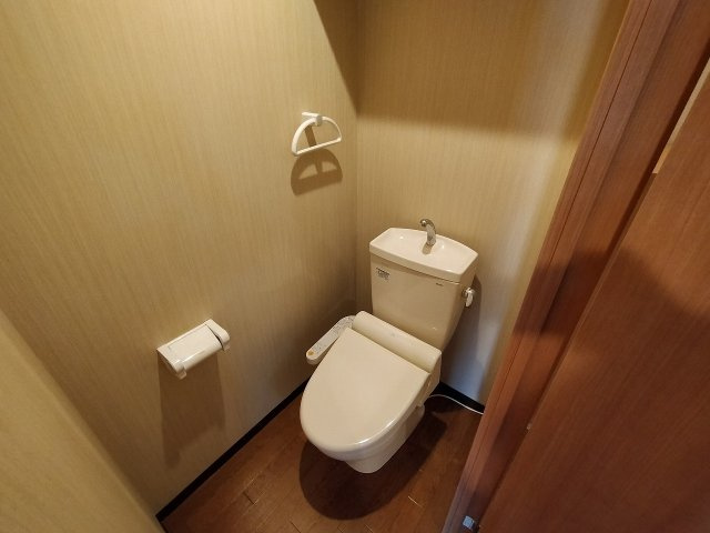 ウォッシュレット付きのトイレです♪