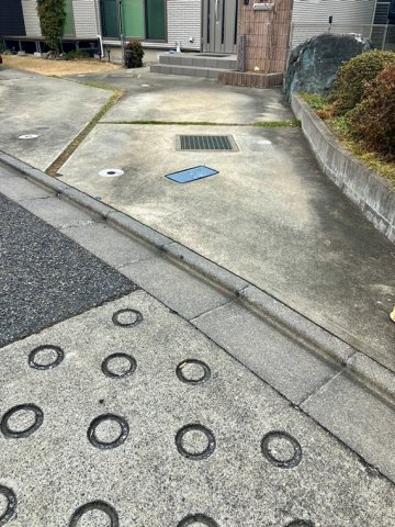 片倉町戸建の駐車場