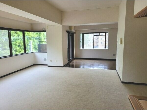 ロイヤルパレス上杉の居間・リビング