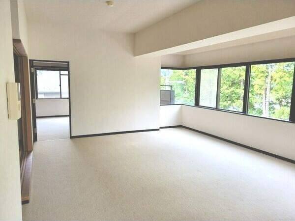 ロイヤルパレス上杉の居間・リビング