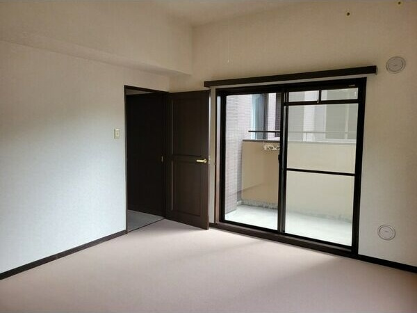 ロイヤルパレス上杉の洋室