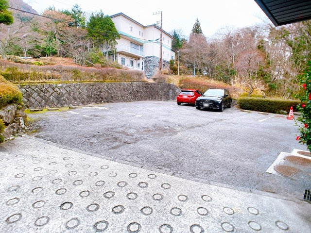 【駐車場】 | □■箱根エグゼクティブコート■□ | 敷地内駐車場は無料です！