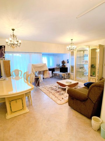 【居間・リビング】 | □■箱根エグゼクティブコート■□ | 白を基調としたラグジュアリーな空間♪