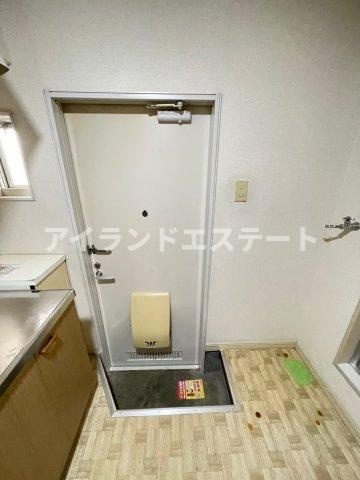 パークサイド駒沢A棟　駒沢公園徒歩圏内　駒澤大学徒歩圏内　3方角部屋の玄関