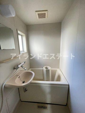 パークサイド駒沢A棟　駒沢公園徒歩圏内　駒澤大学徒歩圏内　3方角部屋の浴室