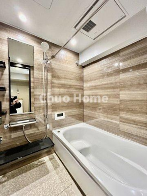 【浴室】 | ダイアパレス猿江恩賜公園 | 【バスルーム】暖房換気乾燥機付きシステムバスルーム。暖房・冷風・換気・乾燥など、毎日を快適に過ごせるうれしい機能が揃っています。雨の日の洗濯物も安心です。