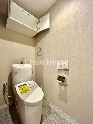 【トイレ】 | ダイアパレス猿江恩賜公園 | 【トイレ】 収納スペースをしっかりと確保した温水洗浄便座機能付きトイレ。温水洗浄便座は清潔にお使いいただくための大切なアイテムです。