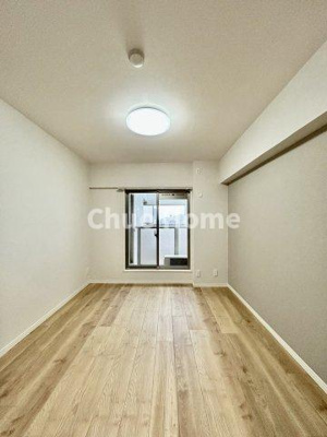 【洋室】 | ダイアパレス猿江恩賜公園 | 【洋室】快適に過ごす条件は、一人ひとり違います。だからこそ飾り過ぎないシンプルな内装と偏り過ぎないデザインで統一しております。居住していく中でオーナー様だけの【マイホーム】に創り上げて下さい