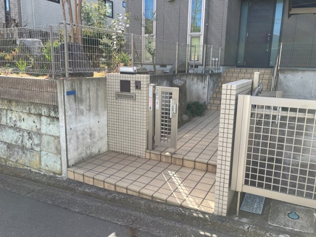 西鎌倉戸建のエントランス