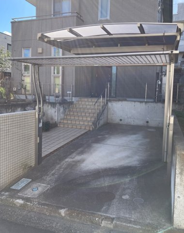 西鎌倉戸建の駐車場