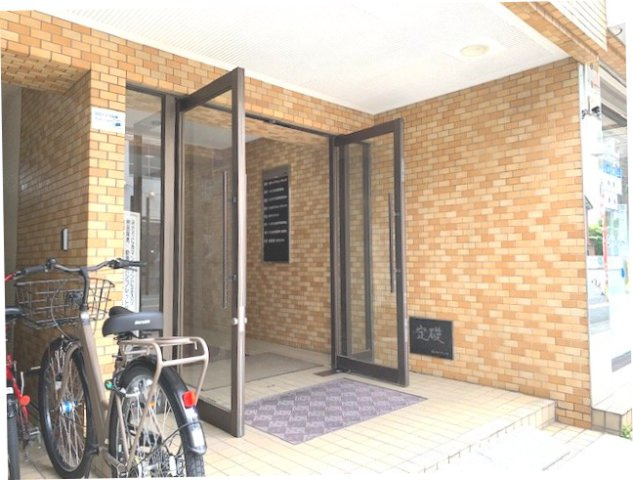 フクロク・ハイマンション1号館のエントランス