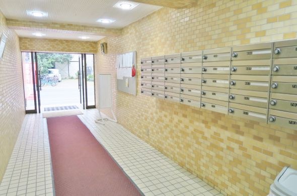 フクロク・ハイマンション1号館のエントランス