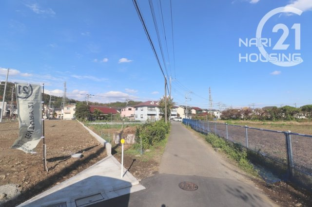 【前面道路含む現地写真】 | リーブルガーデン　あきる野市伊奈　新築　全15棟　10号棟 | 前面道路含む現地写真です