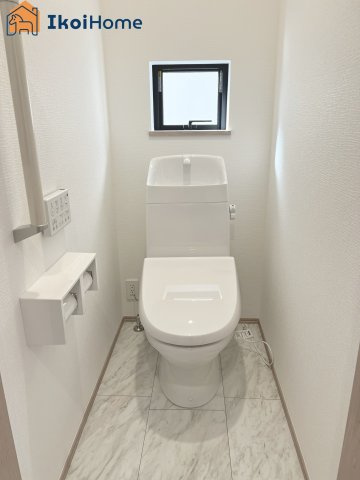 神戸市西区樫野台6丁目　A号棟　新築戸建のトイレ|【ホームページに現地動画掲載中】●年中無休：当日予約可●1階・2階ウォッシュレット付のお手洗い。