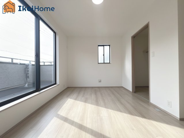 神戸市西区樫野台6丁目　A号棟　新築戸建の子供部屋|【ホームページに現地動画掲載中】●年中無休：当日予約可●こちらの洋室からバルコニーに出ていただけます