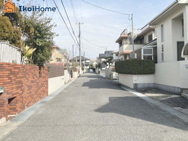 神戸市西区樫野台6丁目　A号棟　新築戸建の前面道路含む現地写真|【ホームページに現地動画掲載中】●年中無休：当日予約可●前面道路幅員6ｍ！入出庫の際も楽々安心！