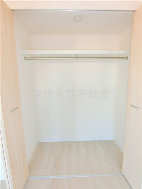 シルベーヌ池上の収納|洋室6.7帖の収納　クローゼット