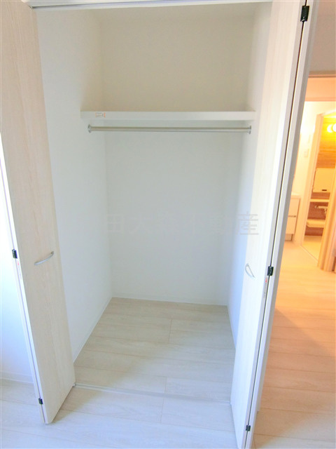 シルベーヌ池上の収納|洋室7帖の収納クローゼット