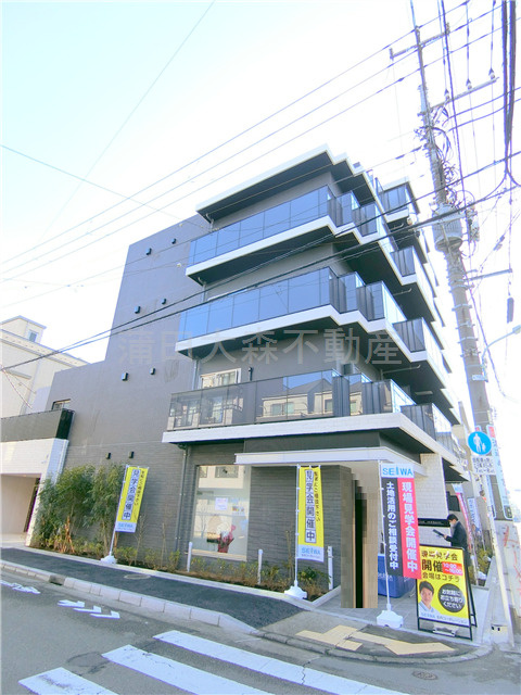 シルベーヌ池上の外観|外観　2022年12月築　RC鉄筋コンクリート造地上5階建て総戸数17戸　バイク置き場駐輪場
東京都大田区池上3丁目　東急池上線池上駅徒歩5分