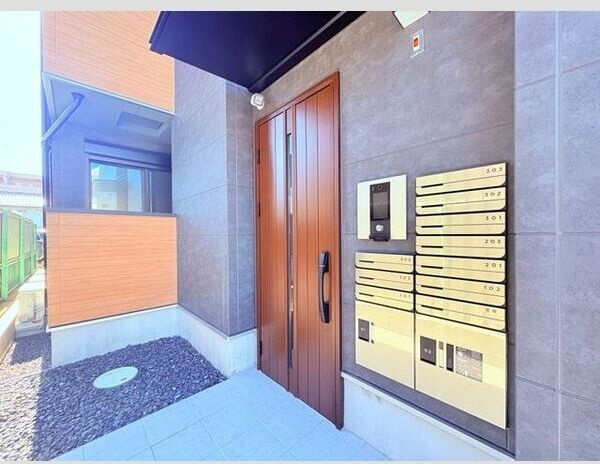 Ｃｈｅｒｉｍ日比野Ｇｒａｃｅのエントランス|エントランスです